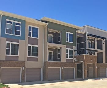 Apartments with garages in conroe